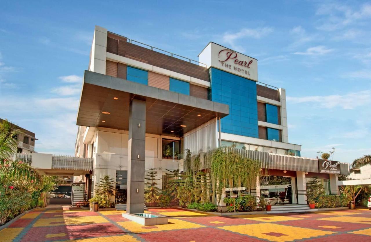 Pearl Hotel & Banquets Ахмедабад Екстериор снимка